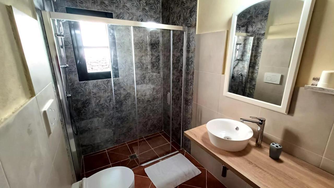 Borgo Fajani Guest House Terricciola ภายนอก รูปภาพ