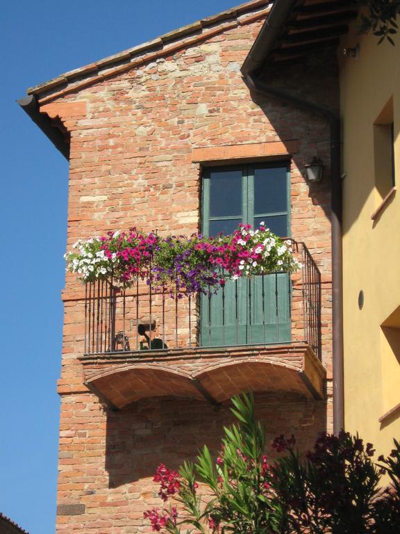 Borgo Fajani Guest House Terricciola ภายนอก รูปภาพ